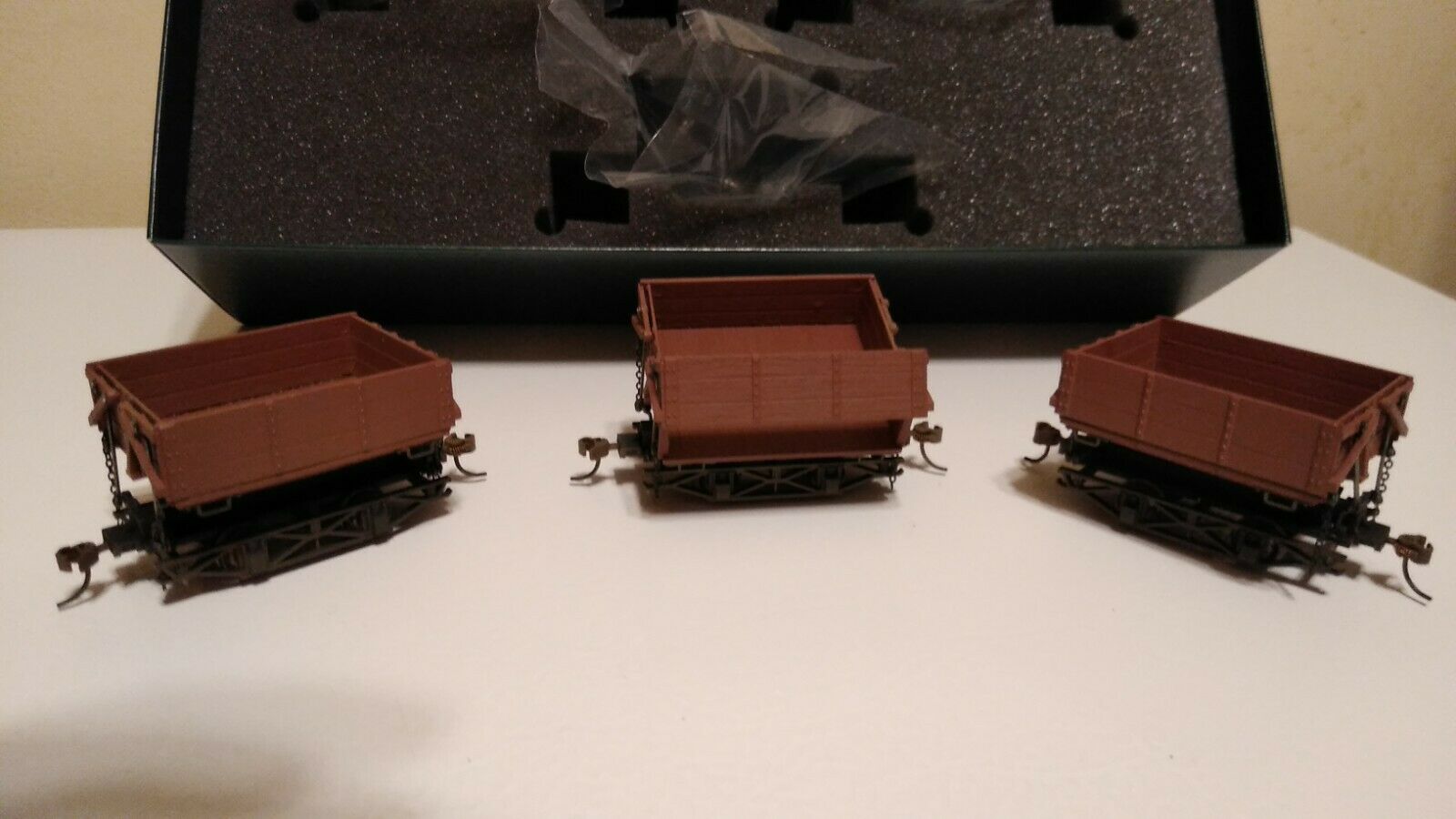 On30 3 Wood Side Dump Cars (diecast) Bachmann Spectrum #29801, 2nd Of 2 Sets