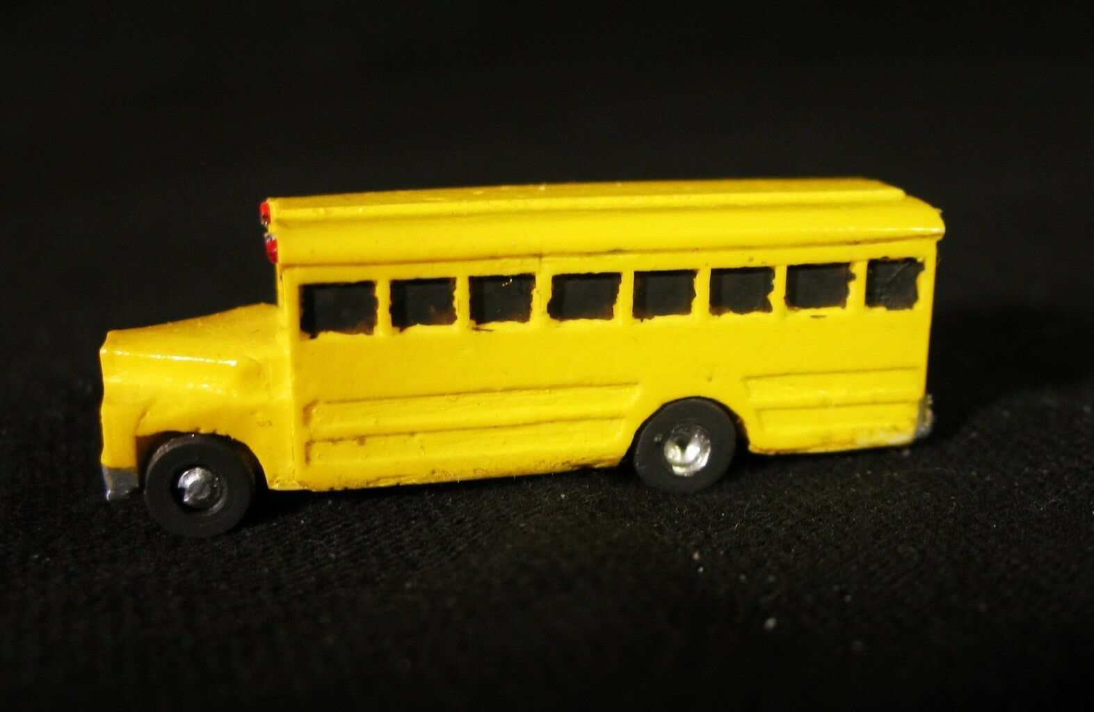 Short School Bus - Z-5101 - Easy To Build Z Scale Kit - Made In The Usa